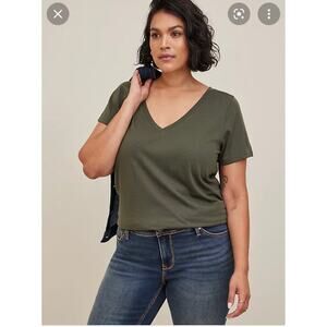 (00 or Med/Large) Torrid V-neck Tee